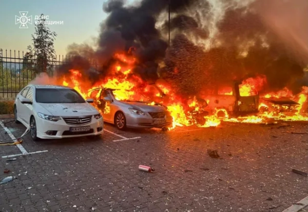 epa12391842 A handout picture made available by the State Emergency Service shows vehicles burning at the site of a drone strike of a parking near a residential building in Kyiv, Ukraine, overnight 20 September 2025, amid the ongoing Russian invasion. At least three people died and dozens were injured after an overnight Russian combined attack around Ukraine with about 580 shock-drones and 40 missiles of different types, according to the State Emergency Service report. EPA/STATE EMERGENCY SERVICE HANDOUT HANDOUT EDITORIAL USE ONLY/NO SALES