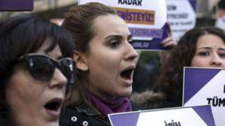 У Туреччині відкликали суперечливий проект про зґвалтування