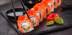 Історія суші: як рулетики з рису та морепродуктів з'явилися на столах у всьому світі