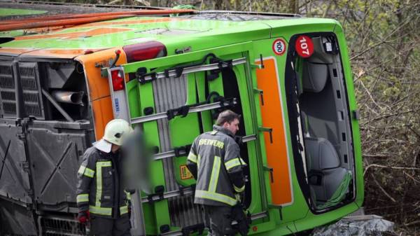 В Германии возле Лейпцига перевернулся автобус FlixBus: есть по меньшей мере 5 погибших