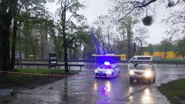 В Киеве посреди улицы раздался взрыв: погиб мужчина