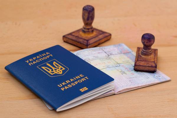 За рубежом приостановили выдачу готовых документов украинцам: что говорят в паспортном сервисе