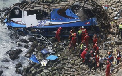 Автобус зірвався з гірської дороги: у Перу сталася смертельна аварія, 25 жертв – фото