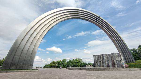 В Киеве поставили точку относительно демонтажа арки “Дружбы народов”