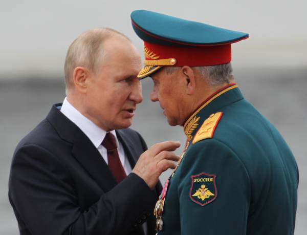 Бессмысленная и смешная феерия: как в России реагируют на действия Путина по отношению к заместителю Шойгу