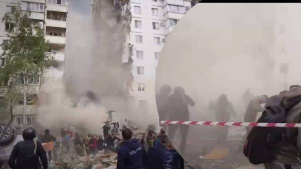 В Белгороде крыша дома обвалилась на спасателей: под завалами люди