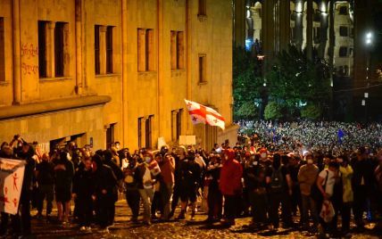 Протести у Грузії: влада оголосила про евакуацію парламенту – 1+1, новини ТСН