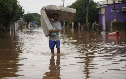 Катастрофічна повінь у Бразилії: загинули понад 50 осіб, люди масово залишають свої домівки – ТСН, новини 1+1