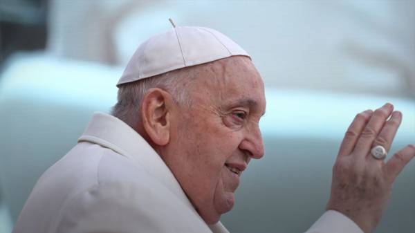 Швейцария пригласила Папу Римского на Глобальный саммит мира
