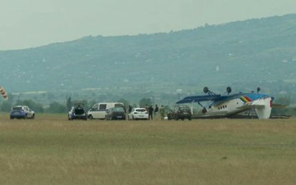 У Румунії перекинувся літак після військових навчань з десантниками: фото