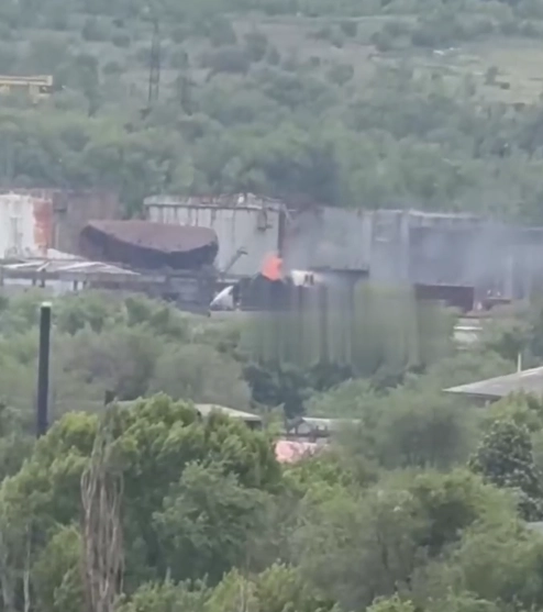 У Луганську з вечора палає нафтобаза: інфраструктура окупантів зруйнована – ОВА