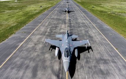 Десятеро українських військових пройшли навчання з обслуговування F-16 – у Міноборони Нідерландів – новини 1+1