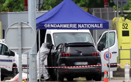 У Франції невідомі напали на фургон, в якому перевозили ув’язненого, та вбили поліцейських – новини 1+1