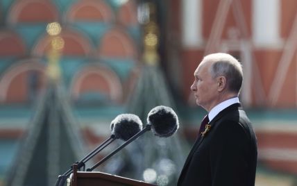 Парад у Москві 9 травня: кого посадили поруч з Путіним – фото