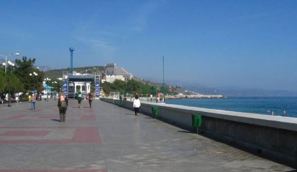 В Крыму на набережной Алушты зарезали двух оккупантов