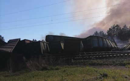 У Росії зійшов з рейок поїзд з вугіллям і влаштував лісову пожежу – відео