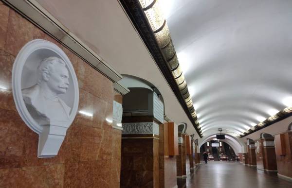 В метро Киева человек попал под поезд: часть станций закрыта на вход