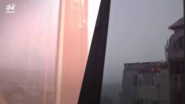 У Тернополі дві блискавки вдарили по житловому будинку: очевидці опублікували відео