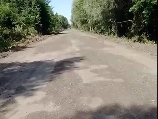 На Чернігівщині почали ремонтувати дорогу, якою “швидка” ледь довезла жінку з інсультом до лікарні (відео)
