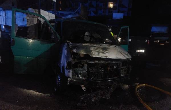 Українські підлітки за гроші підпалювали авто військових ЗСУ