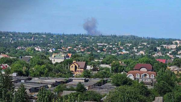 Окупанти заявляють про понад 20 потужних вибухів у Донецьку: очевидці діляться кадрами