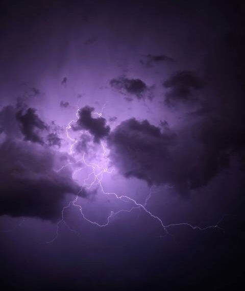 На Київщині через кульову блискавку загорівся газ у будинку: страшне фото наслідків