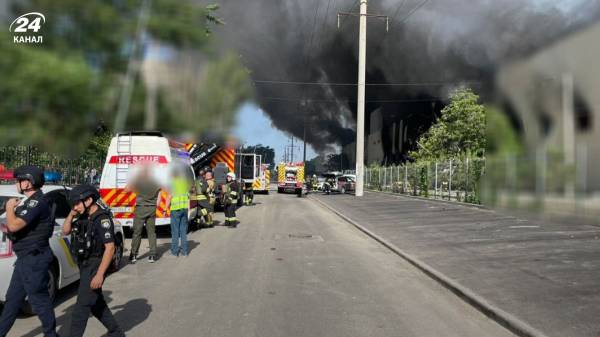 Ворог вдарив ракетами по цивільній інфраструктурі в Одесі: є постраждалі