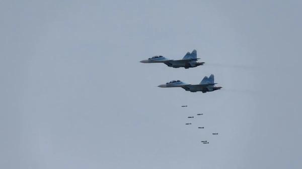 Ворожа тактична авіація завдає ударів керованими авіабомбами по Донецькій та Харківській областях