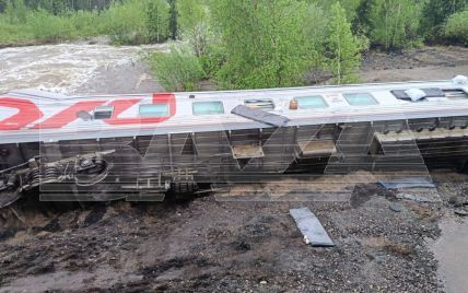 Аварія на залізниці – у Росії пасажирський поїзд зійшов із рейок