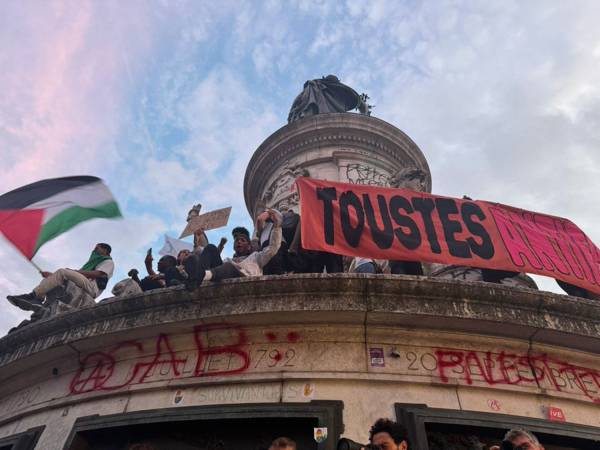 В Париже вспыхнули массовые протесты после успеха партии Ле Пен