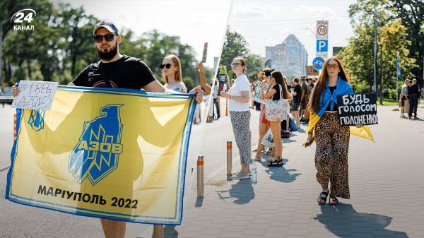 “Біль, крик душі й невідомість”: у Києві відбулася акція на підтримку полонених “Азову”
