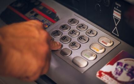 У росіян проблеми зі зняттям готівки у банкоматах через кібератаку ГУР