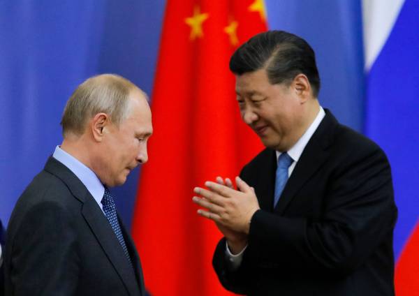 Обсудили сотрудничество и войну в Украине: Путин встретился с Си Цзиньпином в Казахстане