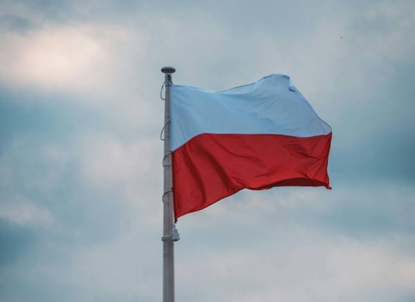 В Польше расследуют возможное раскрытие секретной информации экс-министром обороны
