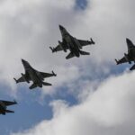 Україна отримала від союзників першу партію винищувачів F-16, – Bloomberg