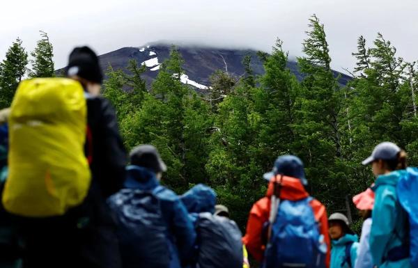 Влада Японії запроваджує збір для туристів за підняття на гору Фудзі