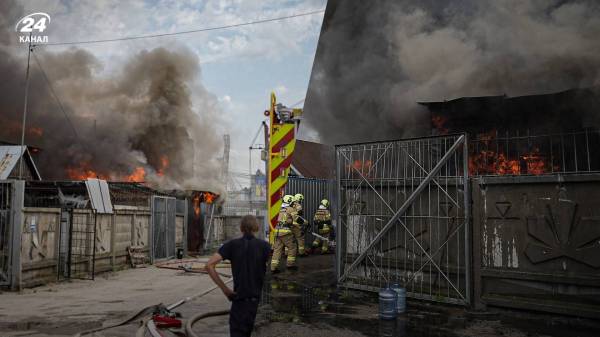 В Подольском районе Киева вспыхнул пожар, дым виден из разных частей города: что говорят в ГСЧС