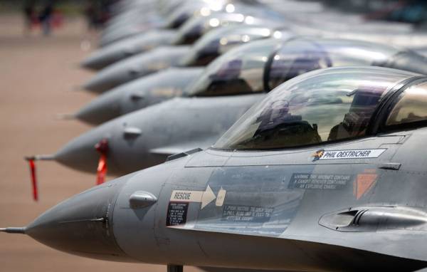 Необережні слова топлять кораблі, – експілот США про чутки щодо прибуття F-16 в Україну