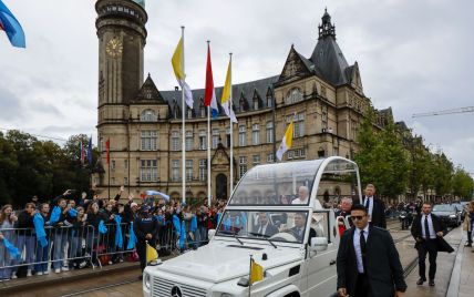 Кортеж Папи Римського атакували з вимогою перестати катувати биків – відео