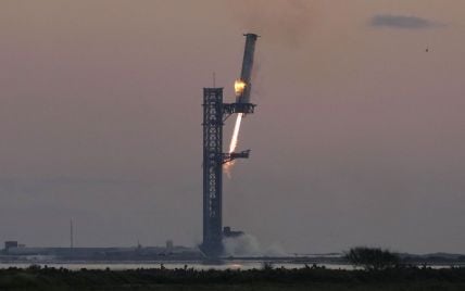 SpaceX вперше повернула на місце старту надважку ракету-носій – відео