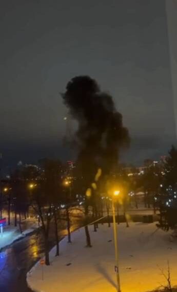 Чергові вибухи у Казані: поблизу будинку, в який вранці врізався БпЛА, піднявся стовп диму