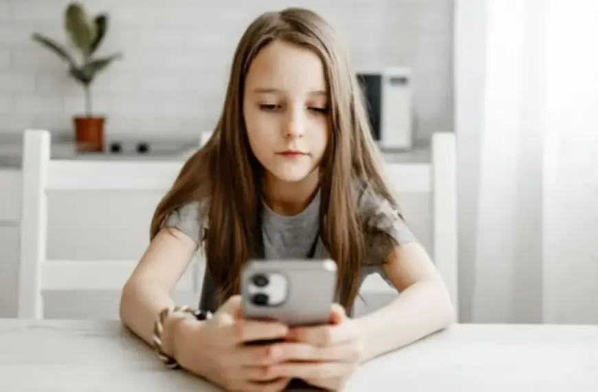 Австралия готовит закон о полном запрете соцсетей для подростков