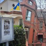 Дипучреждения по всему миру приспустили флаги, чествуя погибших в Сумах