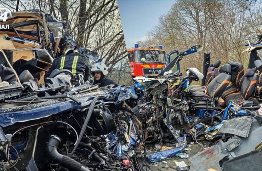 На Львівщині вантажівка зіткнулася з мікроавтобусом: є жертви та постраждалі
