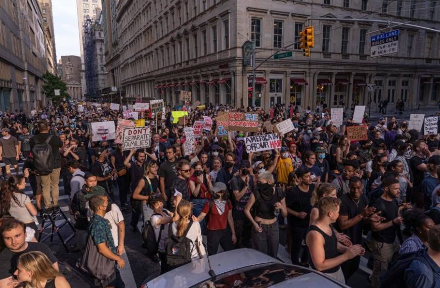 “Без королів”: усе про масові протести на день народження Трампа у США – фото, відео