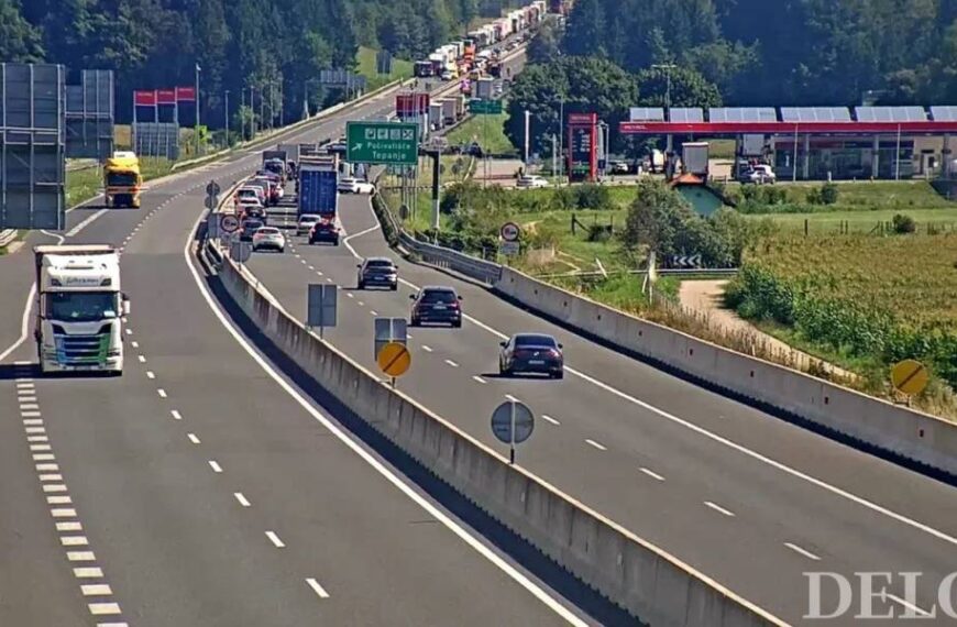 Мікроавтобус у Словенії на швидкості влетів у вантажівку: усі загиблі – українки