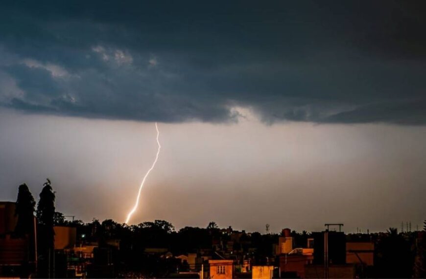 Дощі та грози прогнозують для більшості областей України: де погіршиться погода