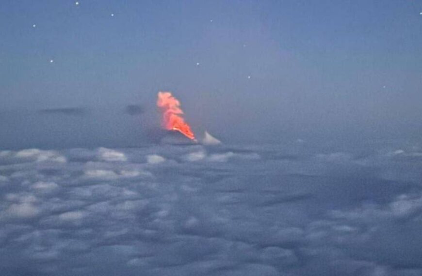 Найвищий в Євразії: на Камчатці після землетрусу прокинувся вулкан Ключевська Сопка