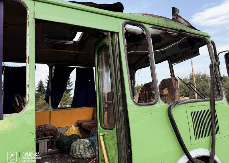 Пішла на зупинку, бо по авто прилетів FPV: очевидиця розповіла про удар по автобусу на Сумщині