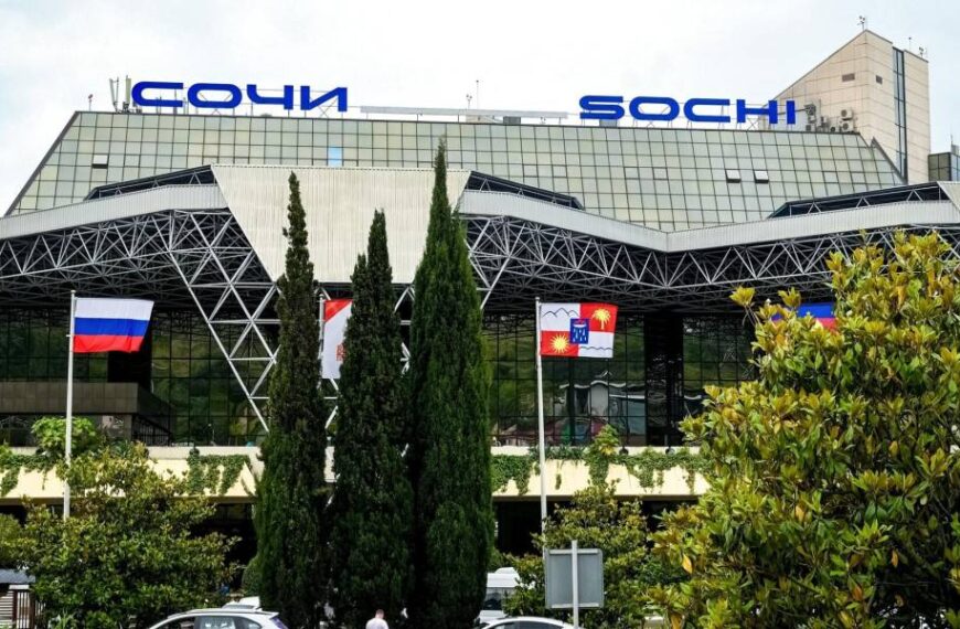 Невідомі дрони паралізували роботу одразу 8 аеропортів у Росії: запроваджено план “Килим”